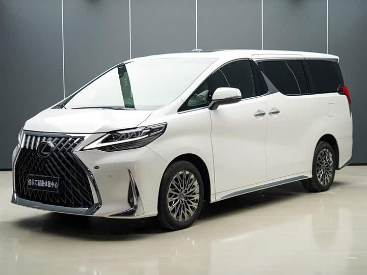 Lexus LM 2023 350 four-seat version