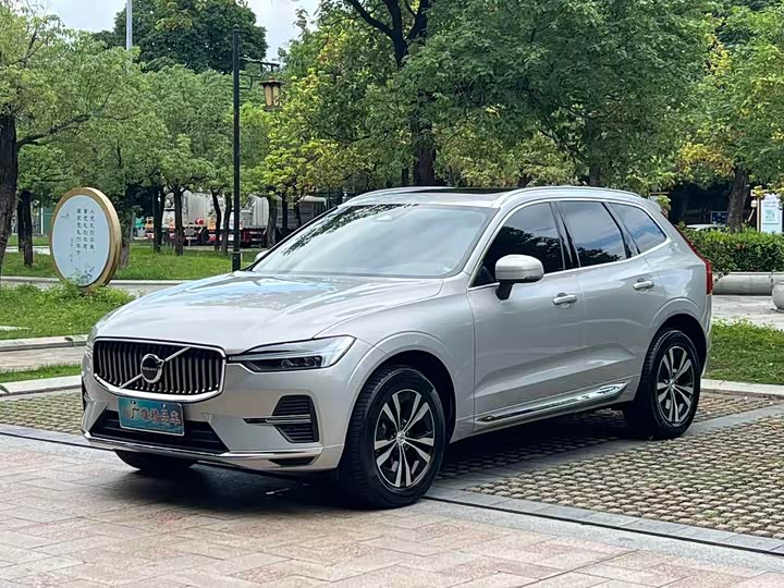 Volvo XC60 2023 model B5 four-wheel drive Zhiyi luxury version