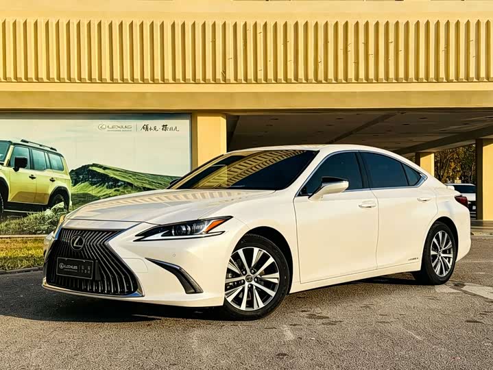 Lexus ES 2020 300h Excellence Edition National V