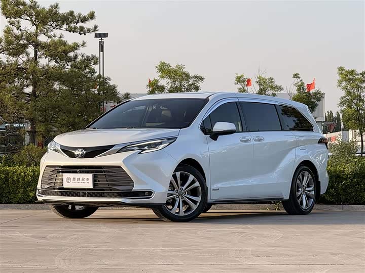 SIENNA 2023 2.5L Hybrid Premium Edition