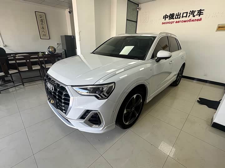 Audi Q3 2022 35 TFSI Fashionable and Dynamic