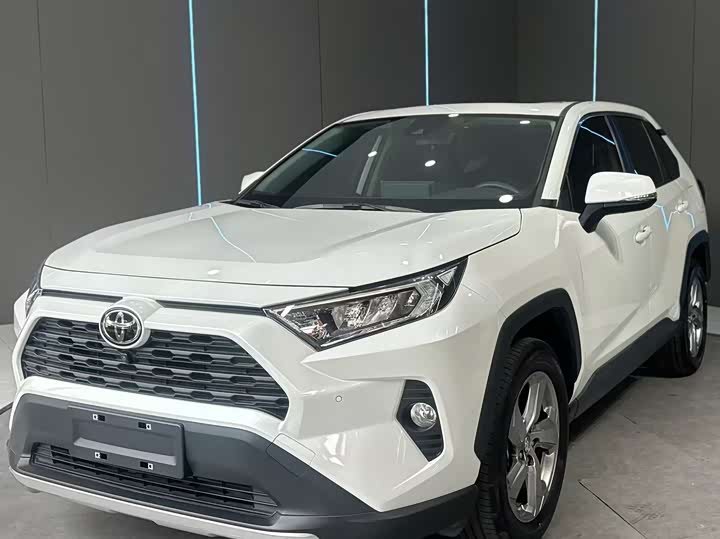 RAV4 Rongfang 2021 2.0L CVT two-wheel drive fashion PLUS version
