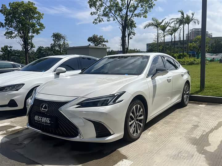 Lexus ES 2025 300h Premium Edition