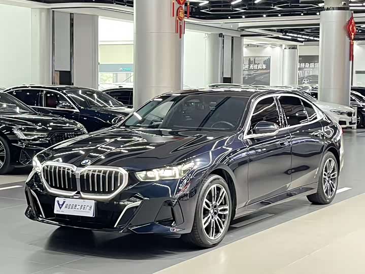 BMW 5 Series 2025 525Li M Sports Package