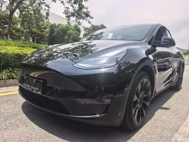 Model Y 2022 long-range all-wheel drive version