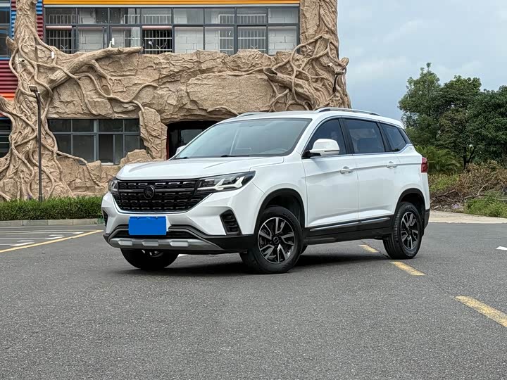 Forthing T5 2022 1.6L Manual Dream Edition 5-Seater