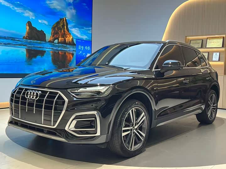 Audi Q5L 2022 40T luxury and dynamic model