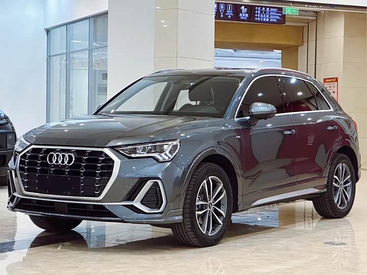 Audi Q3 2023 35 TFSI aggressive and dynamic model (1.4T)
