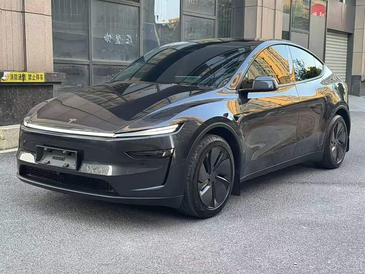 Model Y 2025 rear-wheel drive version