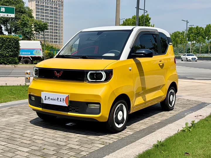 Hongguang MINIEV 2021 Macaron Sandwich Model 170km Lithium Iron Phosphate