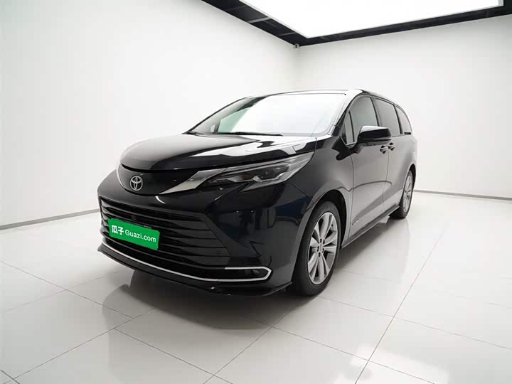 SIENNA 2023 2.5L Hybrid Premium Edition