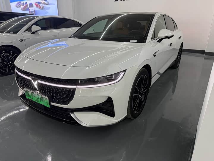 Lantu Chasing Light 2024 PHEV four-wheel drive ultra-long range flagship version