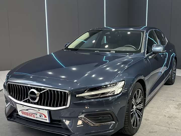 Volvo S60 2022 B4 Zhiyuan Luxury Edition