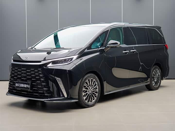 Lexus LM 2023 500h six-seater premium version