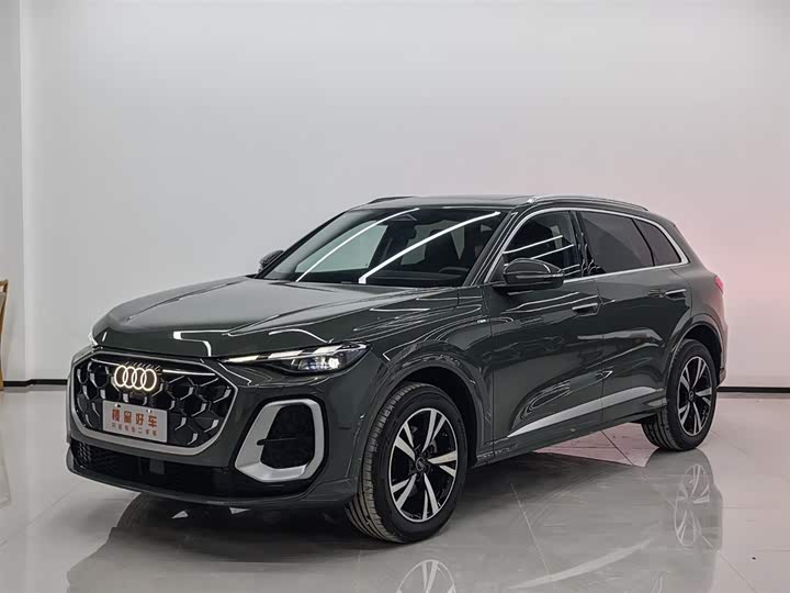 Audi Q5L 2026 2.0T smart hybrid luxury model