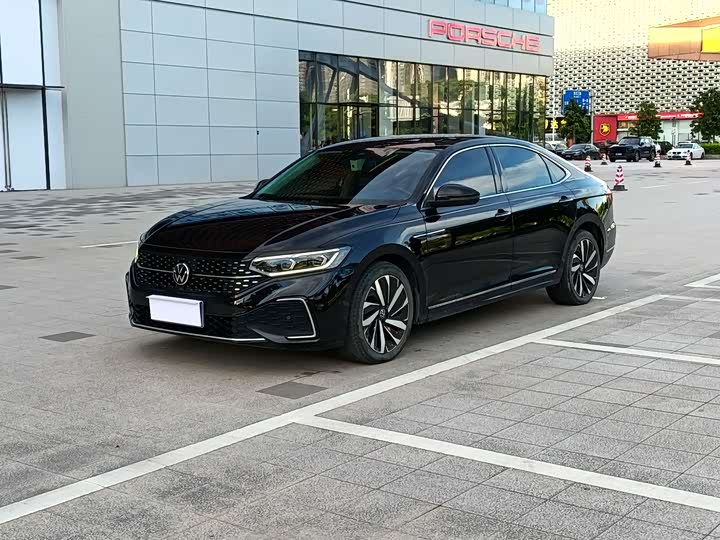 Passat 2022 330TSI Deluxe Edition