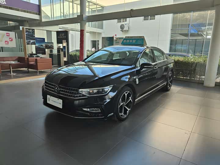 Magotan 2023 2 Million Edition 330TSI DSG Luxury