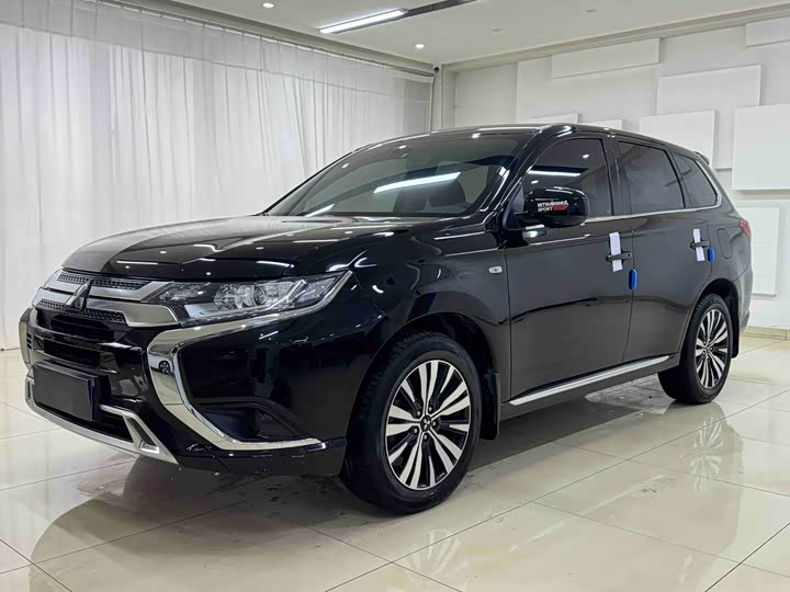 Outlander 2021 facelift 2.0L 2WD smooth version 5 seats