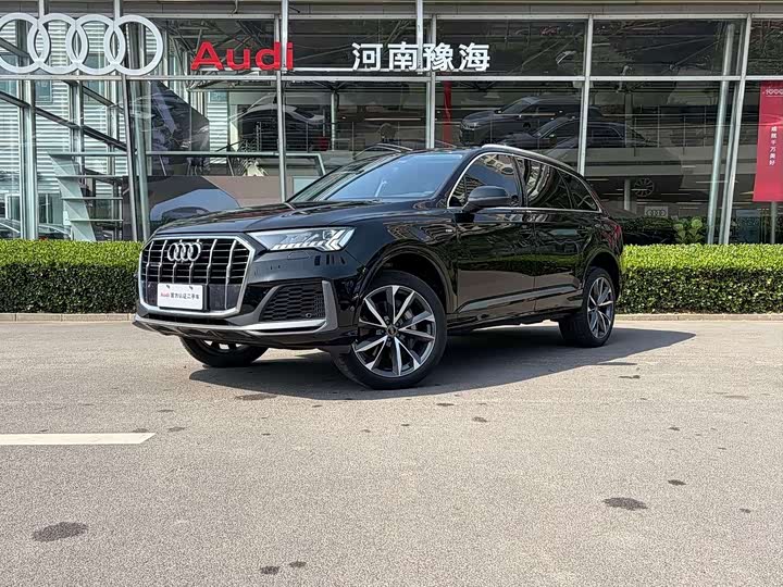 Audi Q7 2024 55 TFSI quattro S line sports
