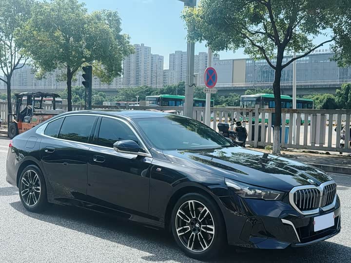 BMW 5 Series 2025 530Li Leading M Sports Package