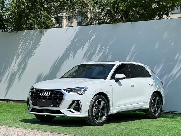 Audi Q3 2022 35 TFSI Fashionable and Dynamic