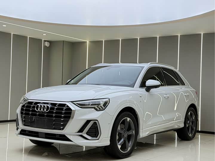 Audi Q3 2022 35 TFSI Fashionable and Dynamic