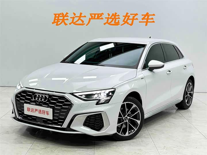 Audi A3 2023 Sportback 35 TFSI aggressive sports model