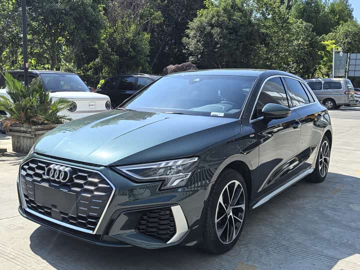 Audi A3 2021 Sportback 35 TFSI aggressive sports model