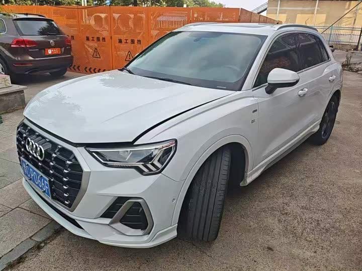 Audi Q3 2022 35 TFSI Fashionable and Dynamic