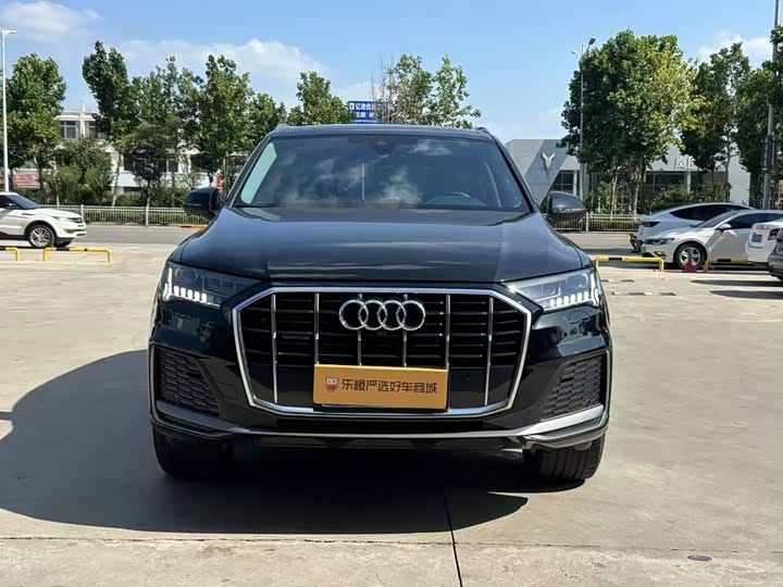 Audi Q7 2023 45 TFSI quattro S line sports
