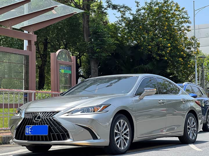 Lexus ES 2022 200 Deluxe Edition