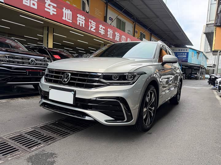 Tiguan L 2022 330TSI automatic two-wheel drive R-Line version