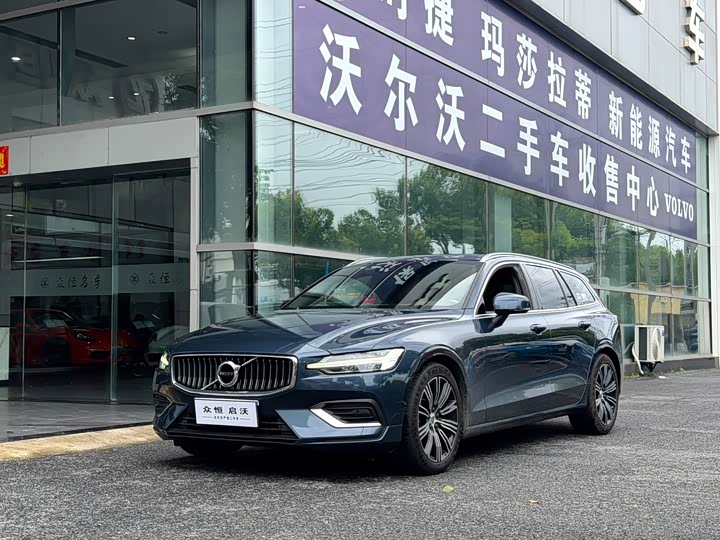 Volvo V60 2022 B5 Luxury