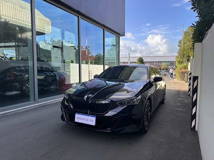 BMW 5 Series 2025 530Li Exclusive M Sports Package