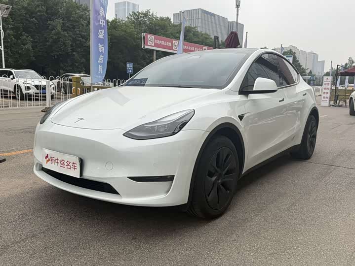 Model Y 2023 long-range all-wheel drive version