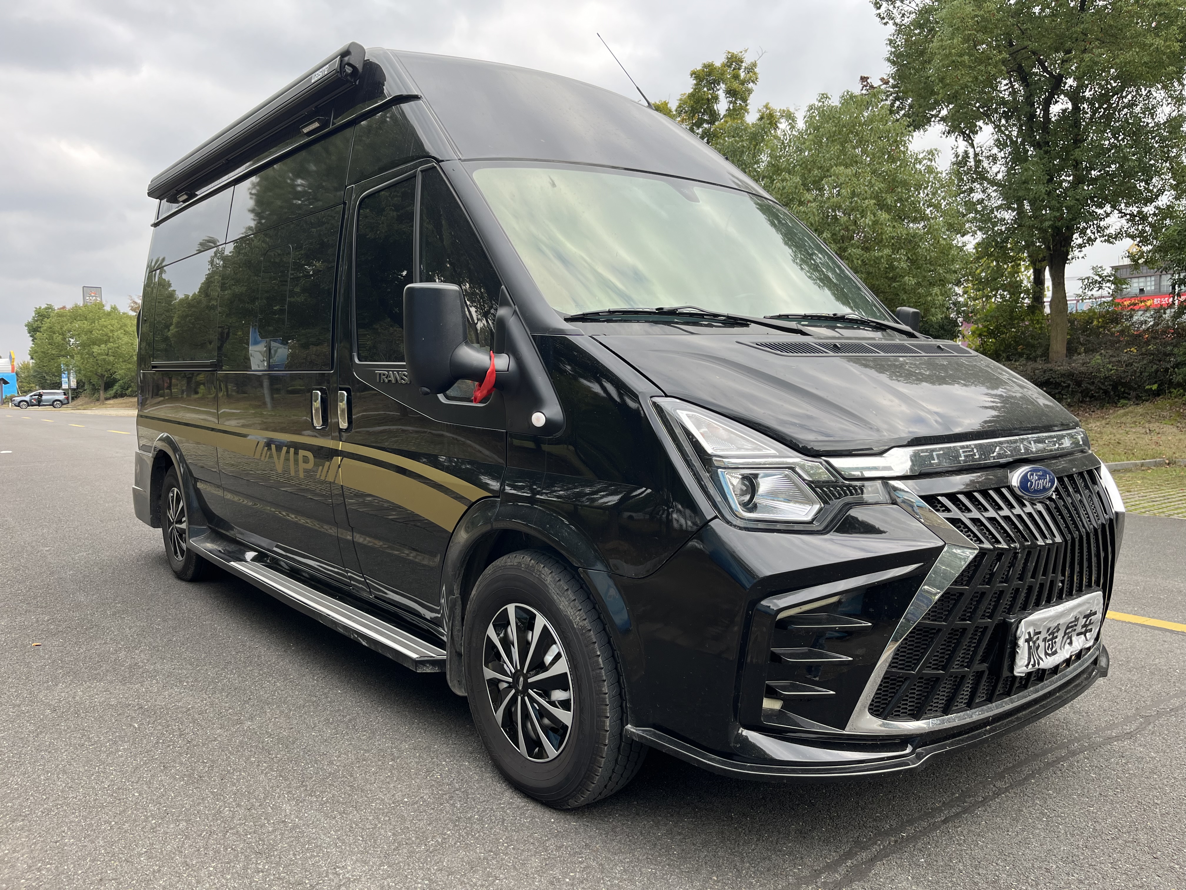 24 years Ford V348por