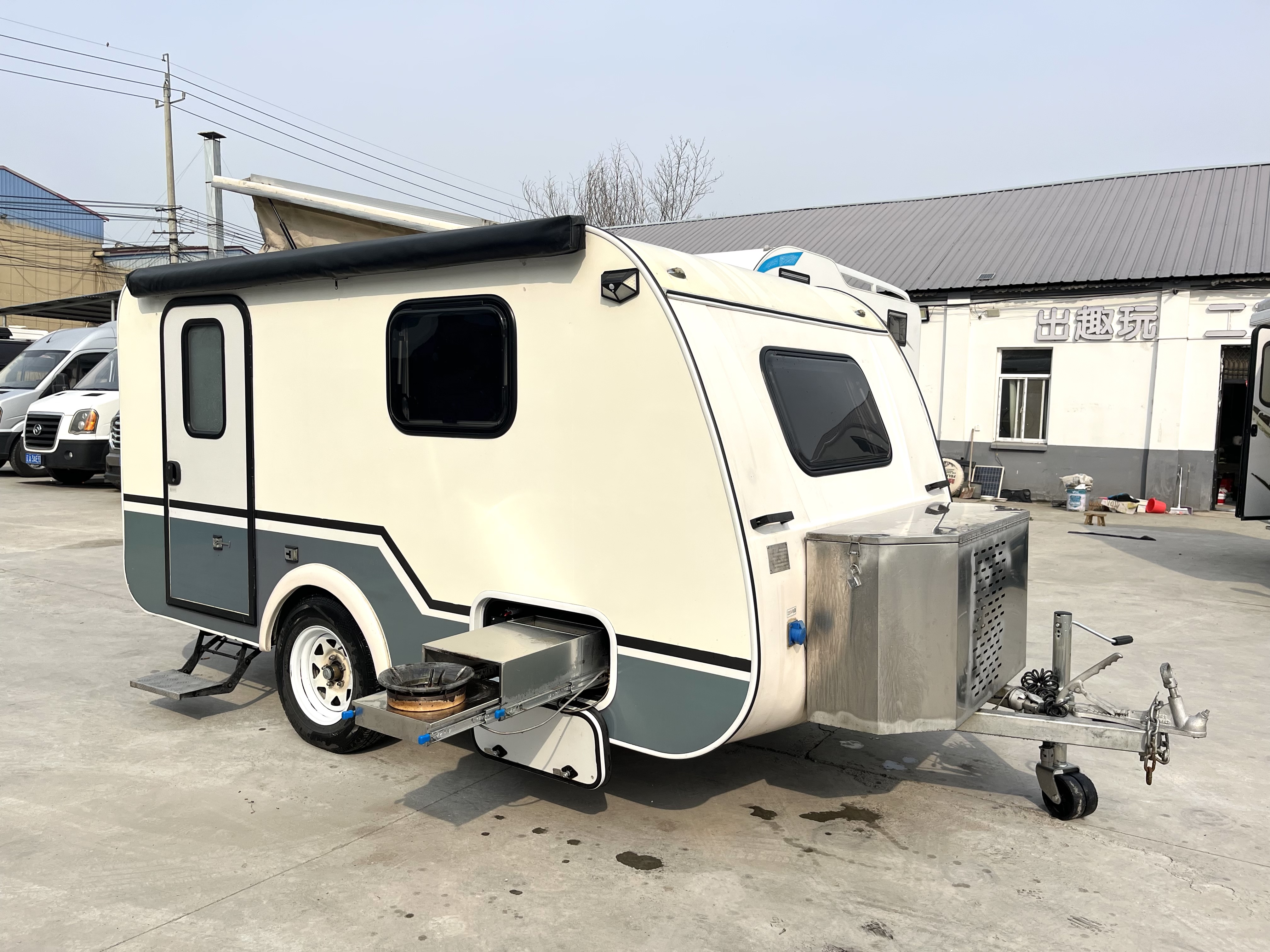 Raising the trailer in November 2020
