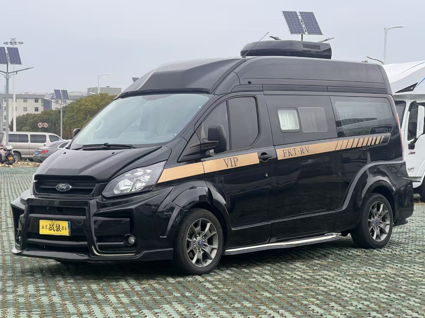 21-year Ford President B-type RV