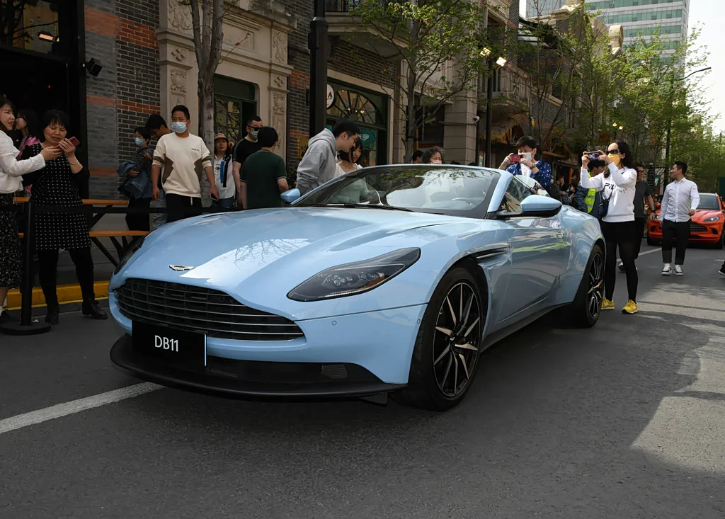 Aston Martin DB11