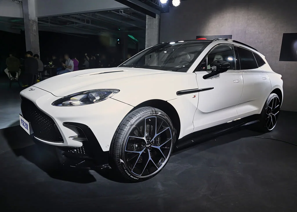 Aston Martin DBX